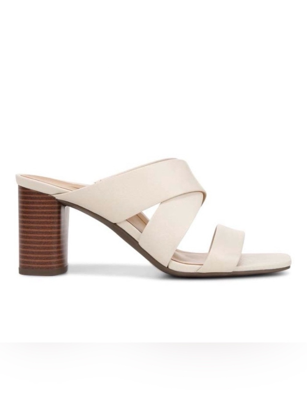 Vionic Merlot Soft Leather Strappy Sandal in Cream - size 7.5
